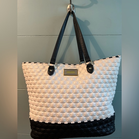 Betsey Johnson Handbags - LIKE NEW Betsey Johnson HUGE Tote